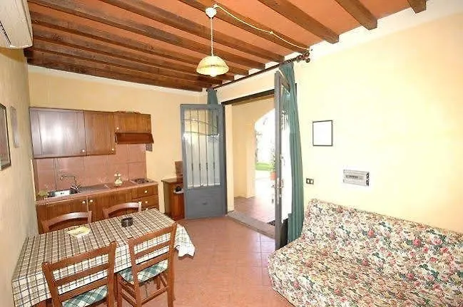 Il Nespolo Hotel Lari