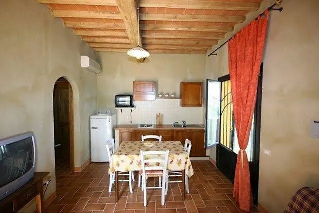 Il Nespolo Hotel Lari