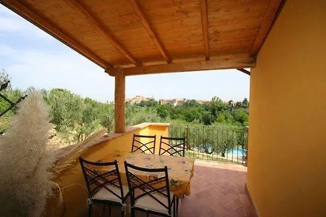 Il Nespolo Hotel Lari 0*,