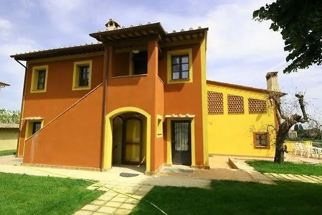 Il Nespolo Hotel Lari